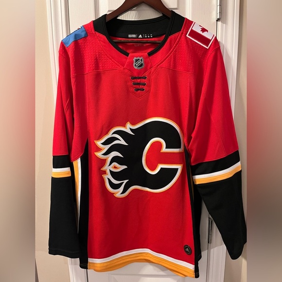 Mens Adidas Calgary Flames 2018 NHL Hockey Jersey Size 50 Medium - Picture 1 of 10